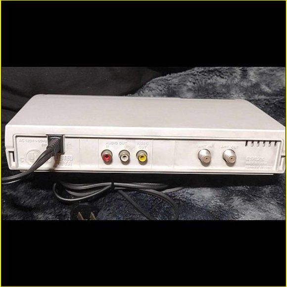 Philco DTV Digital to Analog Converter Set Top Box - Picture 3 of 4